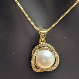 Vintage 18kt gp Faux White Pearl Clear Rhinestones Pendant Bird's Nest Classic